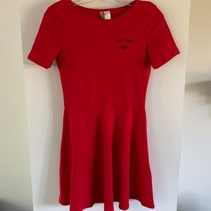 🌷. NWT H&M divided red tee dress red lips eye lashes